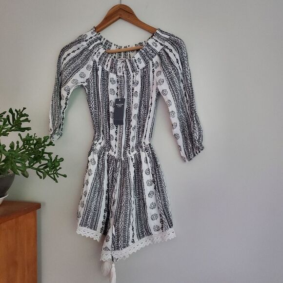 Abercrombie and Fitch black and white tribal romper size XS - Picture 8 of 9